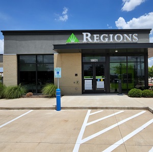 Lake Riverstone Branch Regions Bank in Sugar Land TX Regions Bank